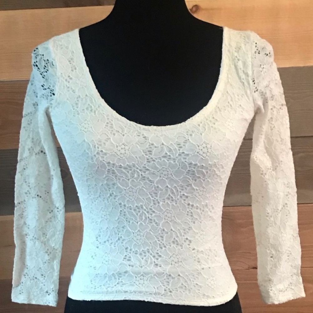HOLLISTER WHITE LACE LONG SLEEVE